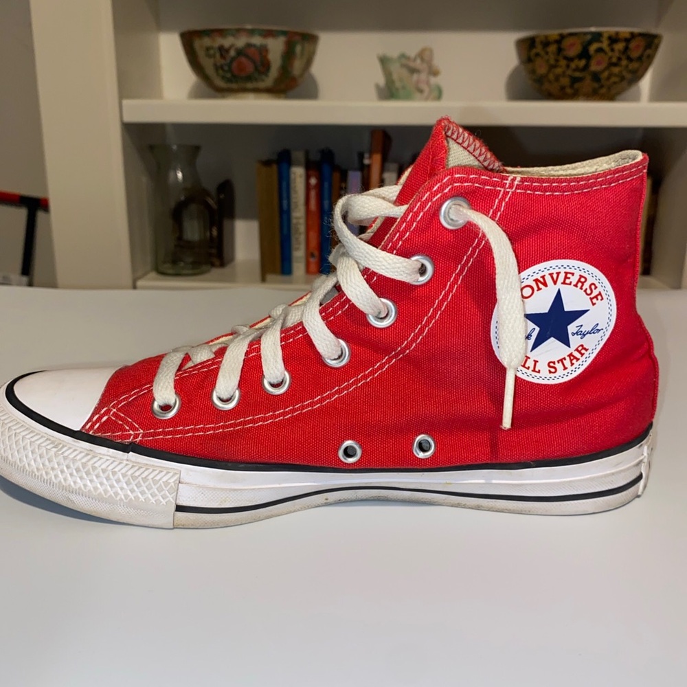 Red and white Converse All Star high-top sneaker (shoe). Men 6 unisex women 8